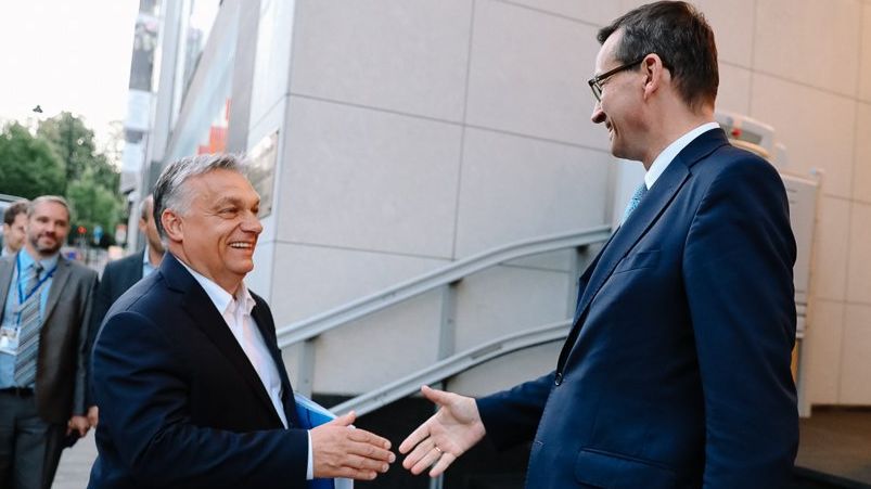 Duo Morawiecki-Orbán o unijním summitu mlží, Matovič fotil kafíčka